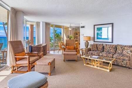 Royal Kahana 210
