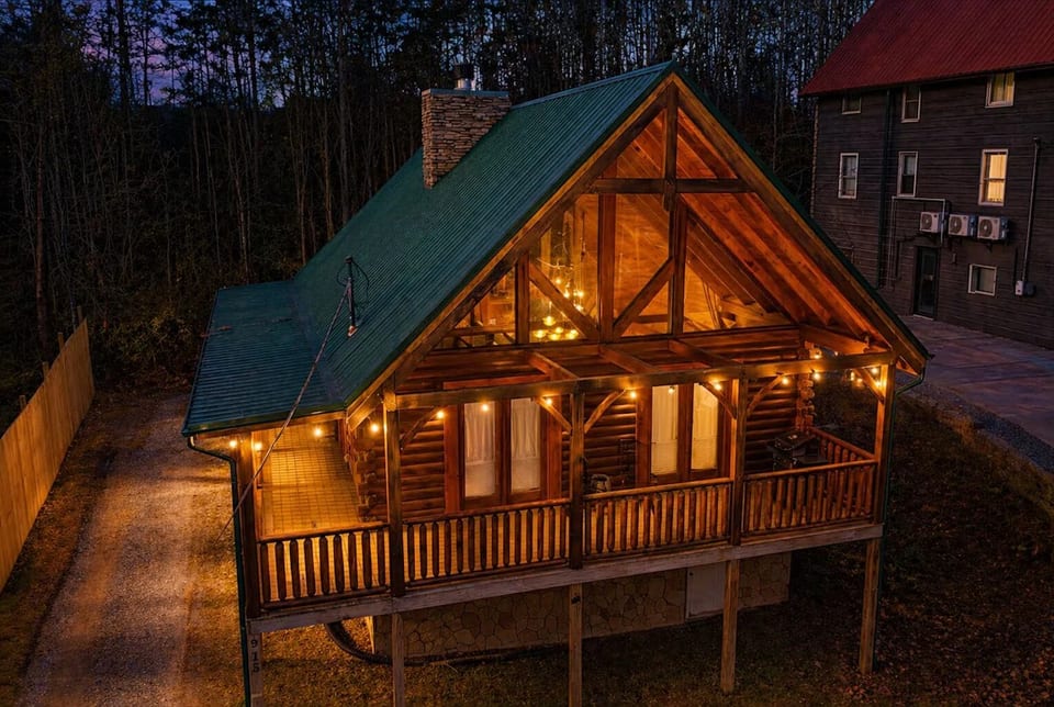 The Black Pine by Blue Ridge Signature Stays - Gatlinburg