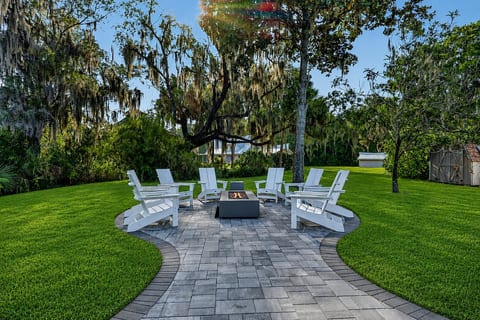 Enjoy starry nights by the fire.