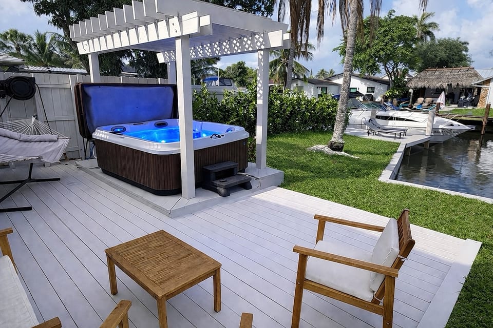 Waterfront | Hot Tub | 5 Min Airport & Hard Rock image 1