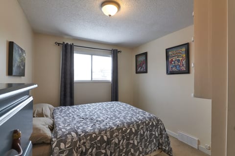 5BR Bowness Home | Banff Day Trips & Sports Groups