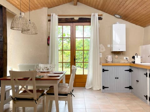 La Fleur de Savignac · 3 bd, pool, views, partial A/C