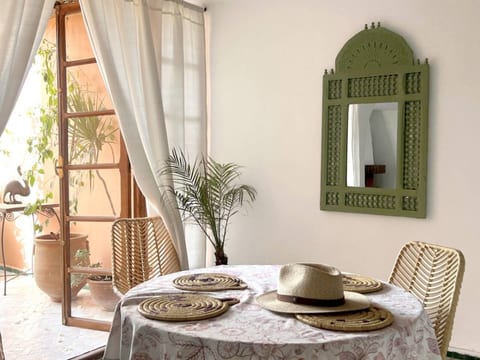 Apartment Lumière · stylish, sunny, A/C