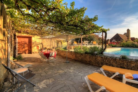 Maison de Domme - Charming Dordogne villa air-con, pool, views