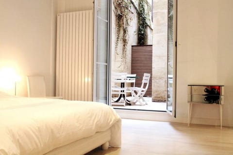 Bordeaux City Garden - Luxury, spacious, patio, near public gardens