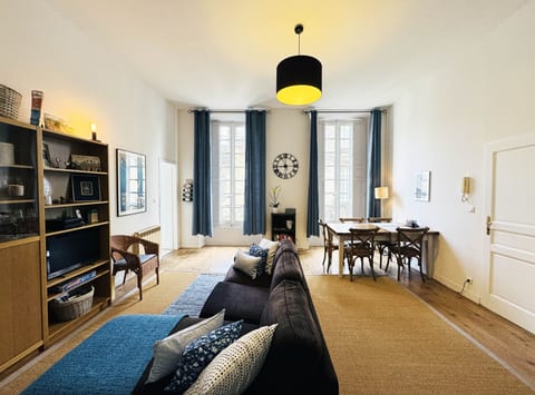 Key to Bordeaux - fairytale view, 2 bd + elevator