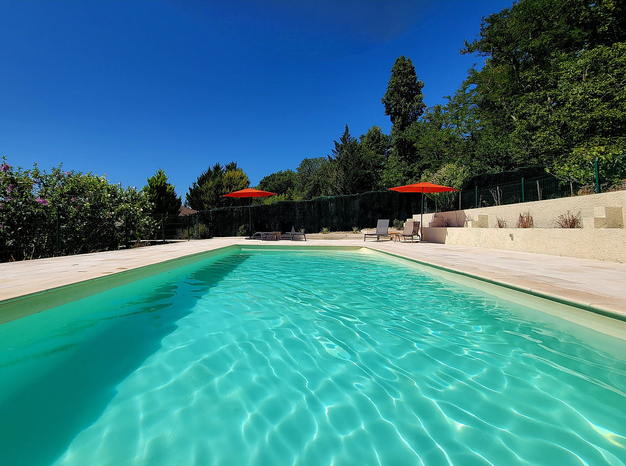 Charming cottage: pool, air-con, views and super fast WiFi