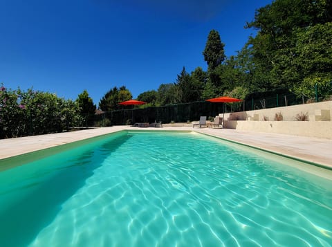 Charming cottage: pool, air-con, views and super fast WiFi