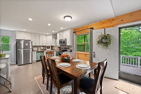 *Secluded | Dog Friendly | Free EV-Charger|Games* image 5