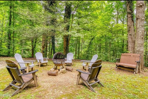 Walk to downtown Gatlinburg/Dog friendly