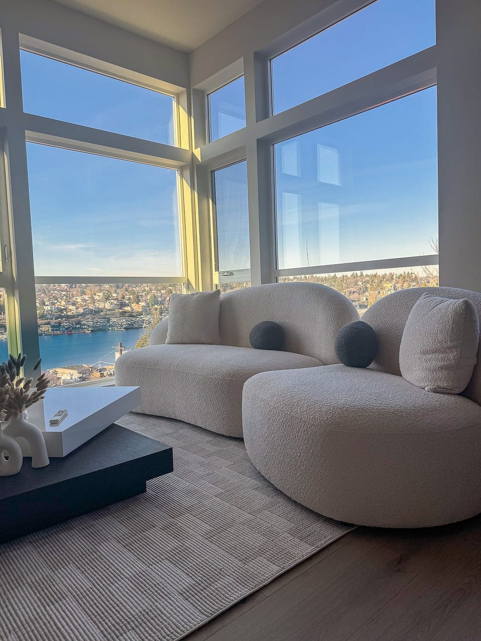 Unwind in this sun-filled luxury living room with panoramic Lake Union views. Watch iconic Seattle seaplanes take off and land right from the comfort of your designer lounge space.