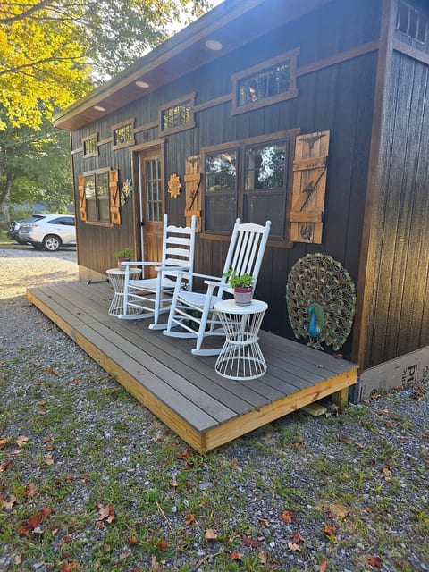 Country Chic Cottage w/FREE EV Charging