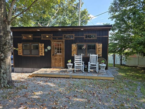 Country Chic Cottage w/FREE EV Charging