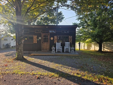 Country Chic Cottage w/FREE EV Charging