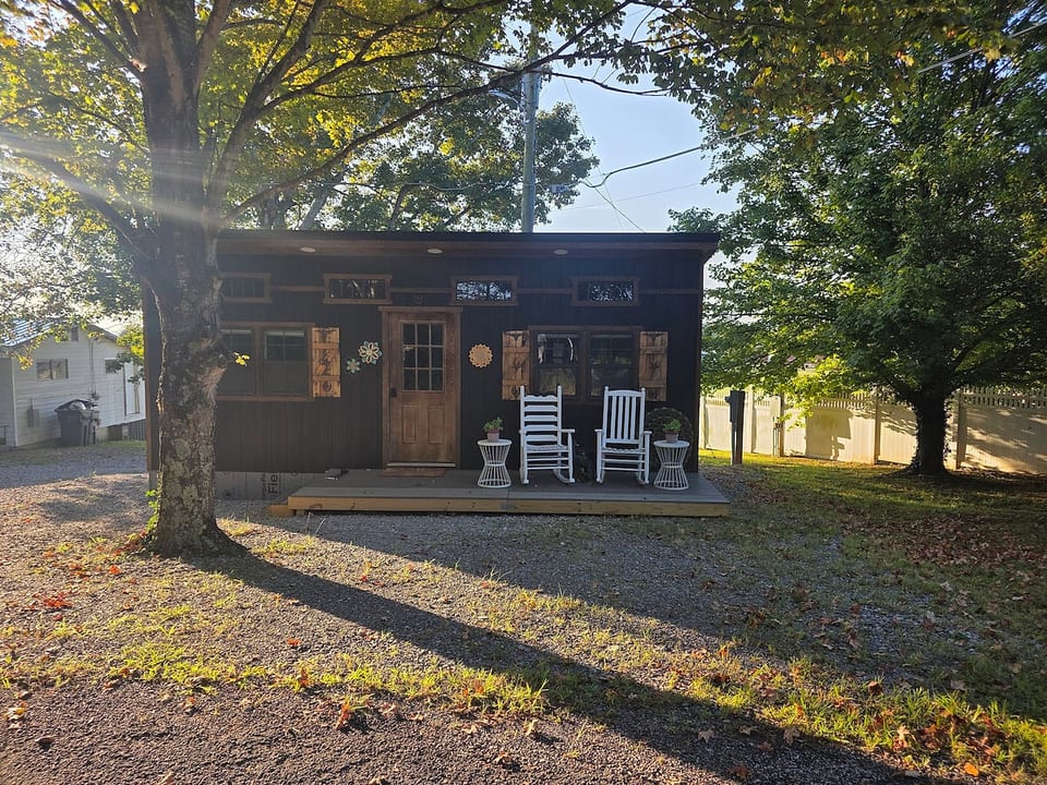 Country Chic Cottage w/FREE EV Charging - McMinn County