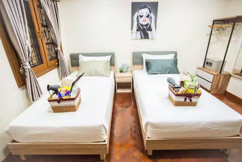Chang Moi 5BR Townhouse. Walk to Old City