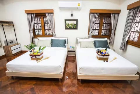 Chang Moi 5BR Townhouse. Walk to Old City