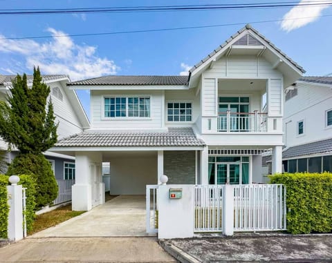Cozy 3BR Home in San Kamphaeng 48