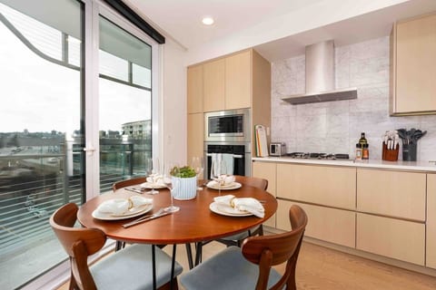 Charming Modern Close2Seawall 2bdrm/2bth