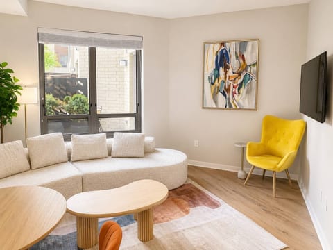 Colorful Ballston Escape | Walk to Mall & Amenties