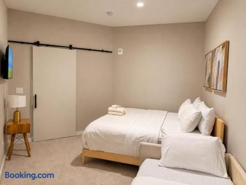 Colorful Ballston Escape | Walk to Mall & Amenties
