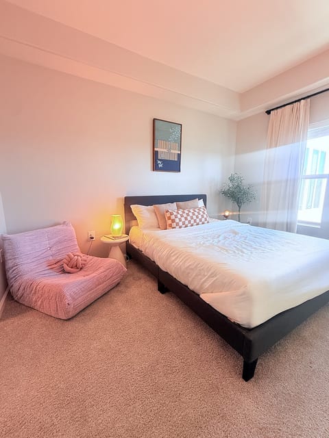 Mid – Wilshire blvd. Prime Location - Pool, Gym image 3