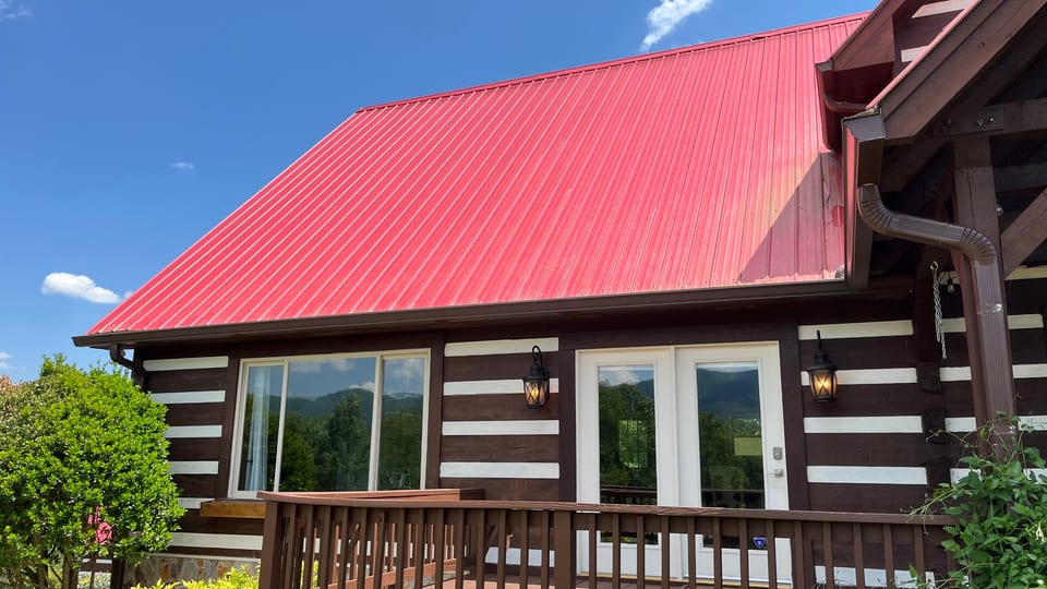 Red Roof Cabin - Suite w/ Hot Tub & Mountain Views - Lowgap