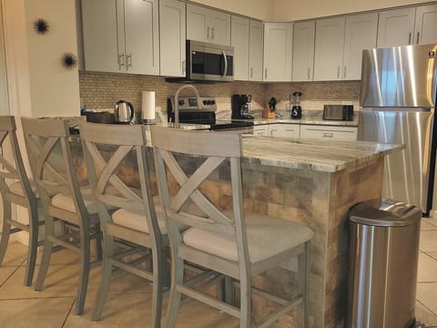 Oceanside condo, resort amenities!