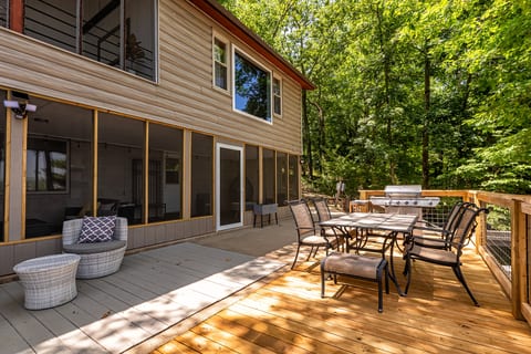 Ample seating for the whole family with a grill on site