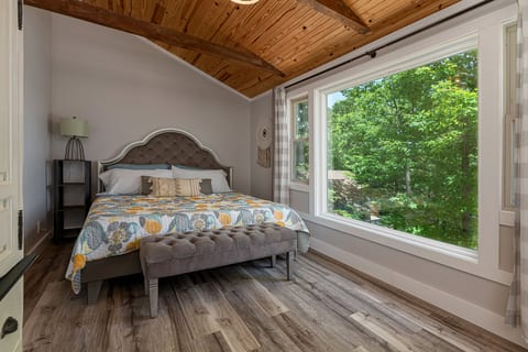 King bedroom overlooking the lake