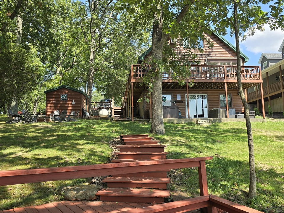 Easy steps to the lake- with landings for rest and entertainment