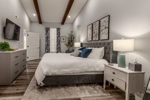 King bed w/TV on Lower/Main level of house with en-suite bathroom