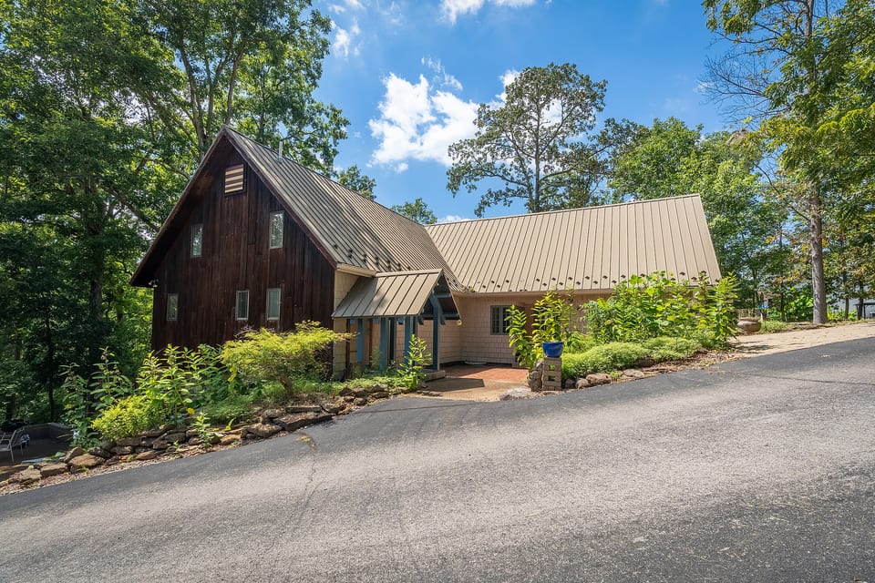 Unique craftsman custom home on Lake of Egypt