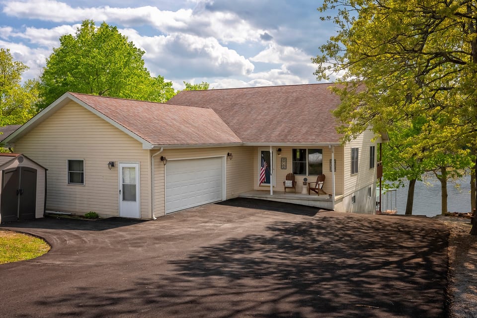 Asphalt drive and room for a boat trailer