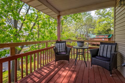 Upper level deck