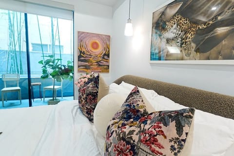 Modern King Bed Mid-City Residence — New Build image 2