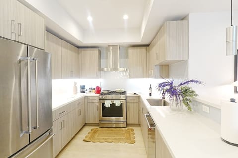 Modern King Bed Mid-City Residence — New Build image 5