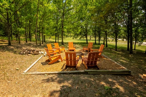 Fire pit with seating