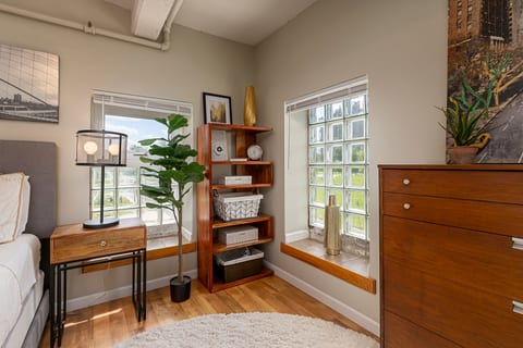 Natural lighting throughout