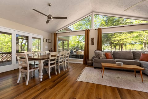 Natural light throughout