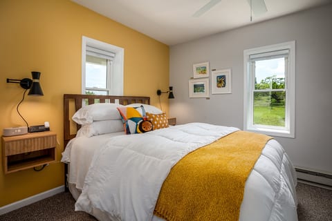 Queen bed in bedroom 1- now with A/C in room