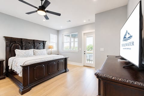 Lakefront | 5 Suites | 2 Living Rooms | Hot Tub