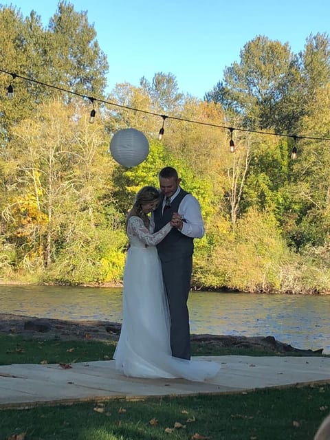 This is a great place for weddings, anniversaries, retreats, small events, Instagram photo opportunities, senior pics, and more. Easy to find and easy to love.