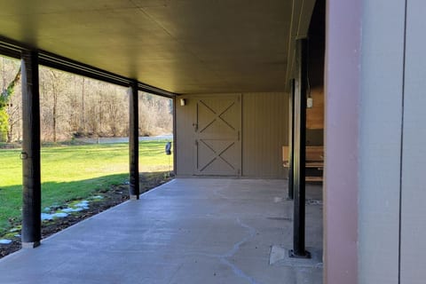 The Cat Barn is an open faced building perfect for food serving, dancing, and more.  This is a great place for weddings, anniversaries, retreats, small events, Instagram photo opportunities, senior pics, and more. Easy to find and easy to love.