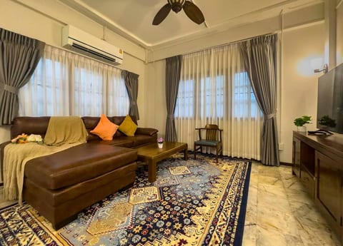 4 BR Home near Old City/Airport