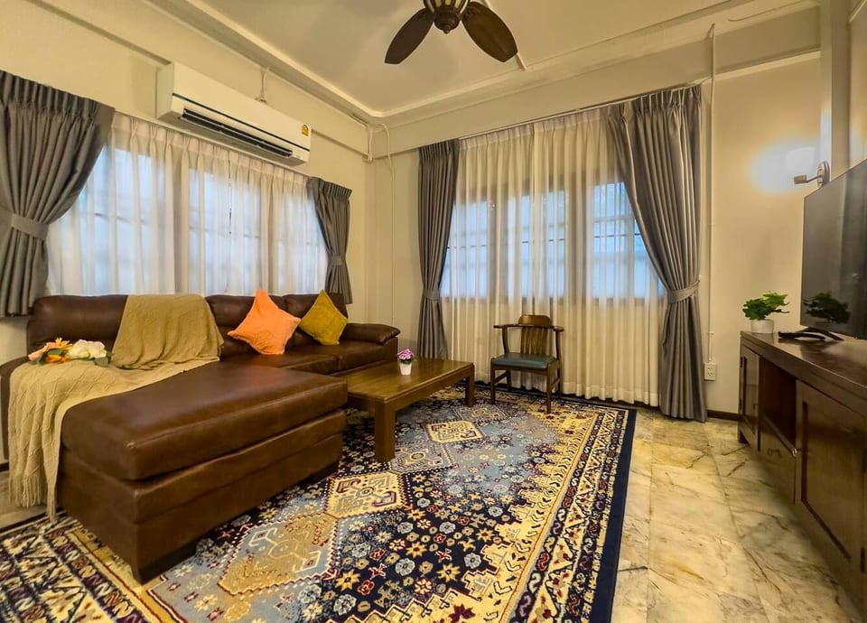 4 BR Home near Old City/Airport