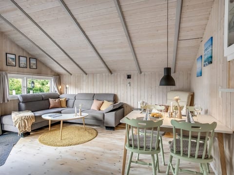 "Elize" - 10km from the sea