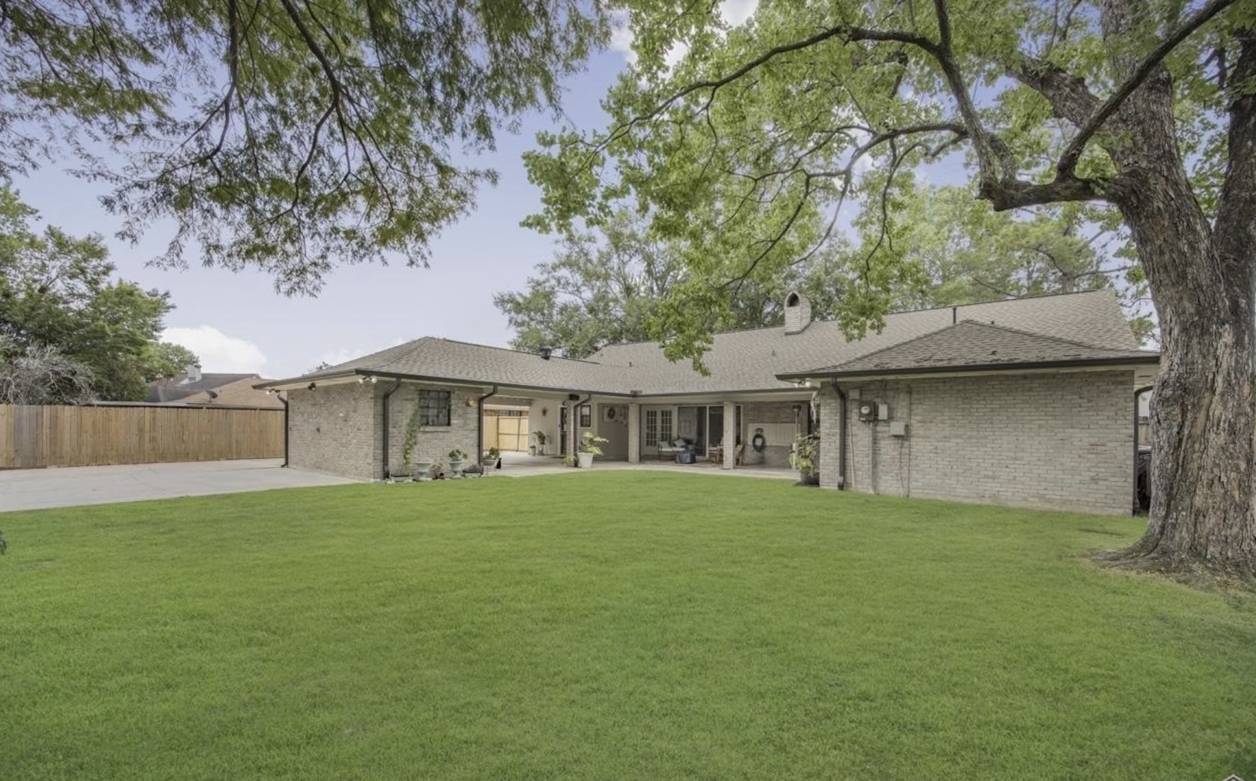 Spacious, cozy home 2 min to I-12, food & shopping