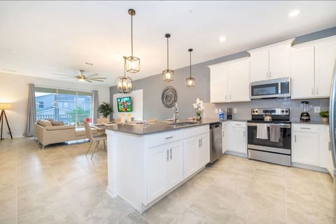 Magic Awaits: Modern 3BR Family Retreat