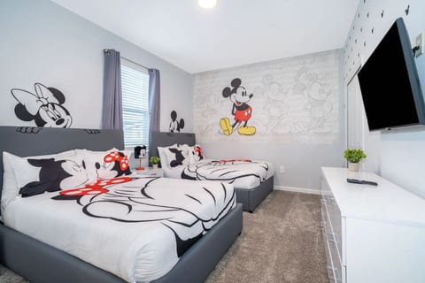 Magic Awaits: Modern 3BR Family Retreat